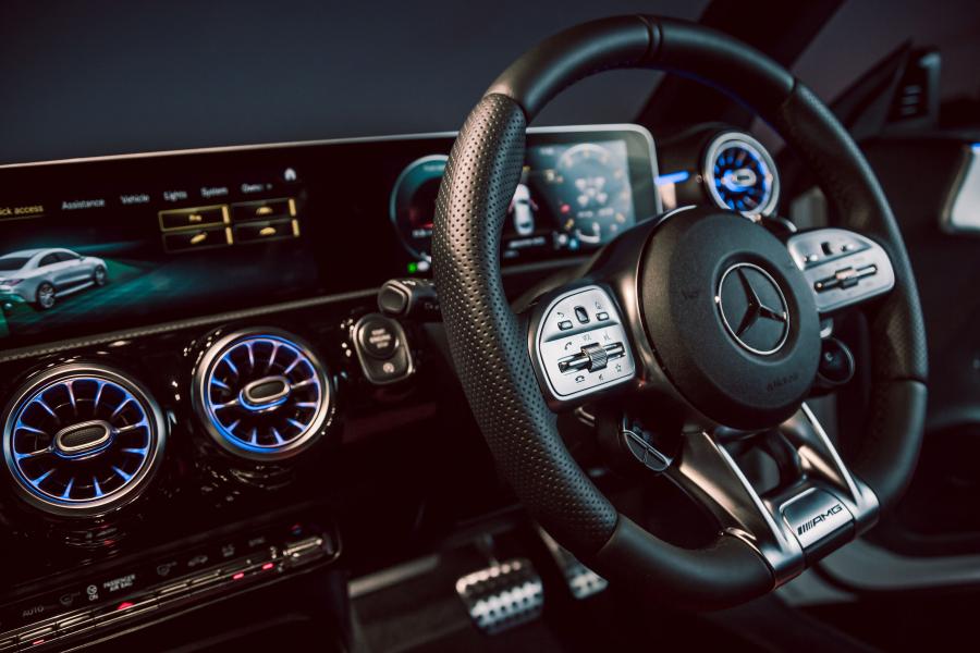 Панель приборов Mercedes-AMG CLA35 4Matic (C118) 2020 года  (AU) (фото 29 из 40)